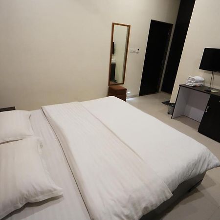 Hotel Ravi Residency Nadiād エクステリア 写真