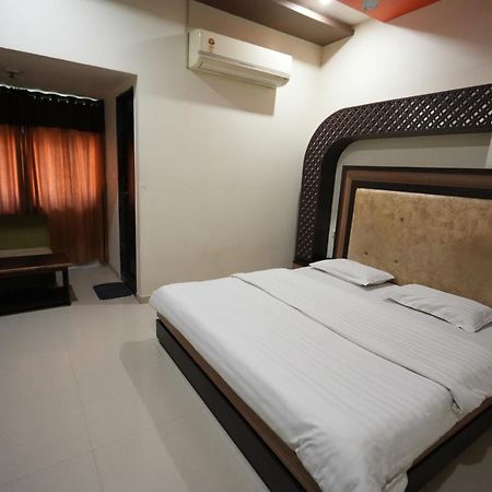 Hotel Ravi Residency Nadiād エクステリア 写真