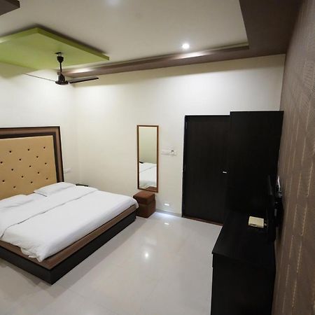 Hotel Ravi Residency Nadiād エクステリア 写真