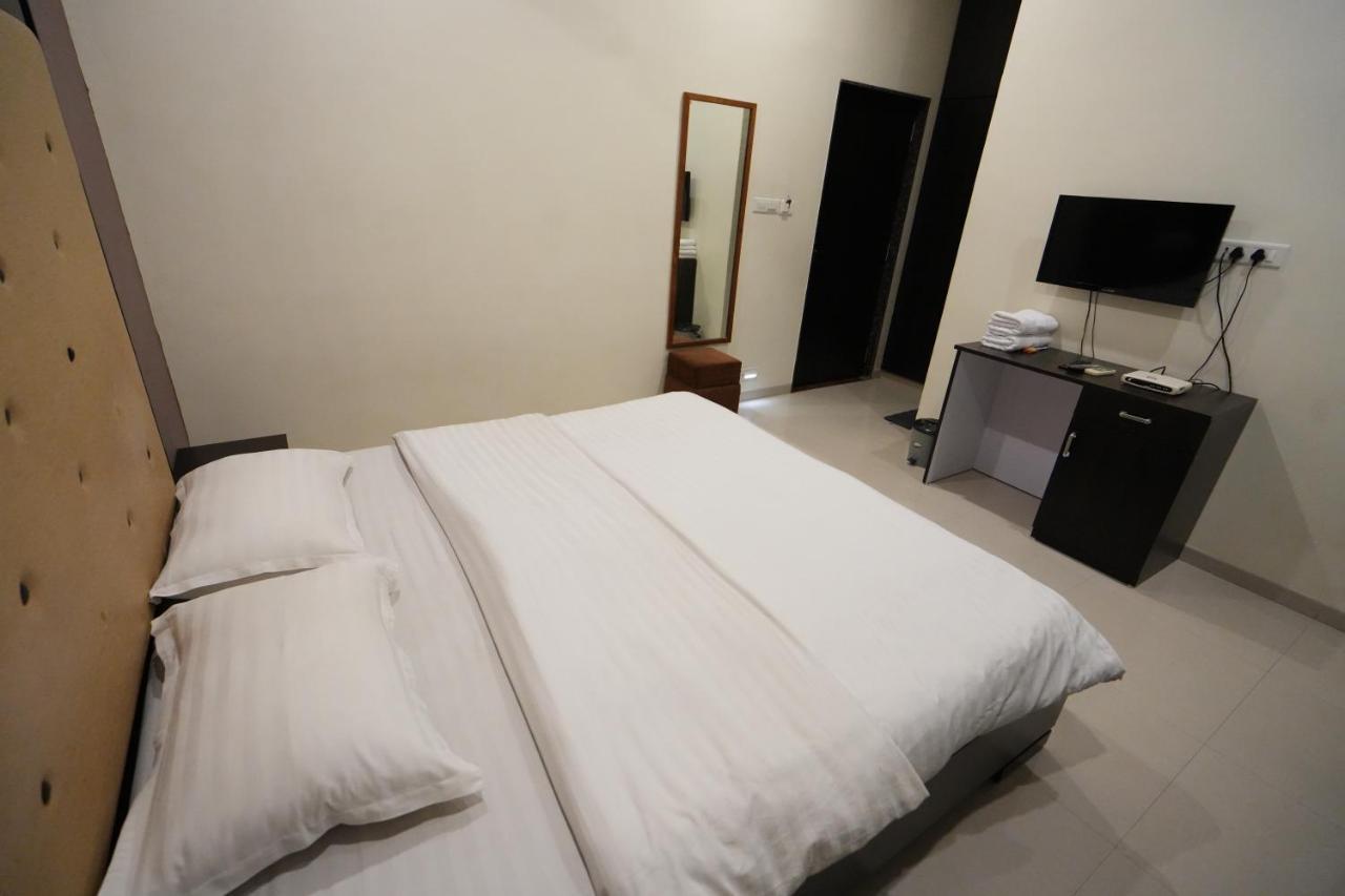 Hotel Ravi Residency Nadiād エクステリア 写真