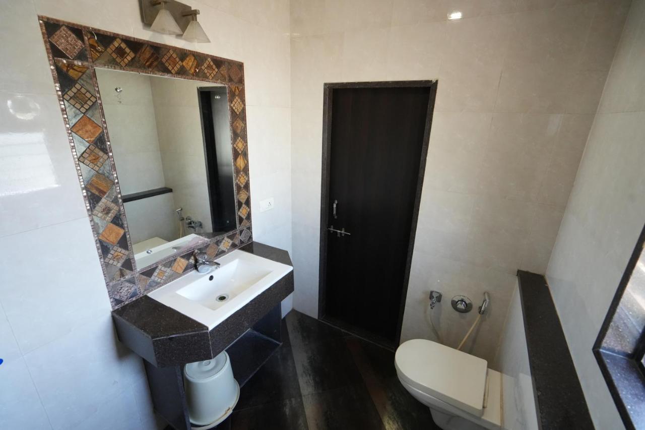 Hotel Ravi Residency Nadiād エクステリア 写真
