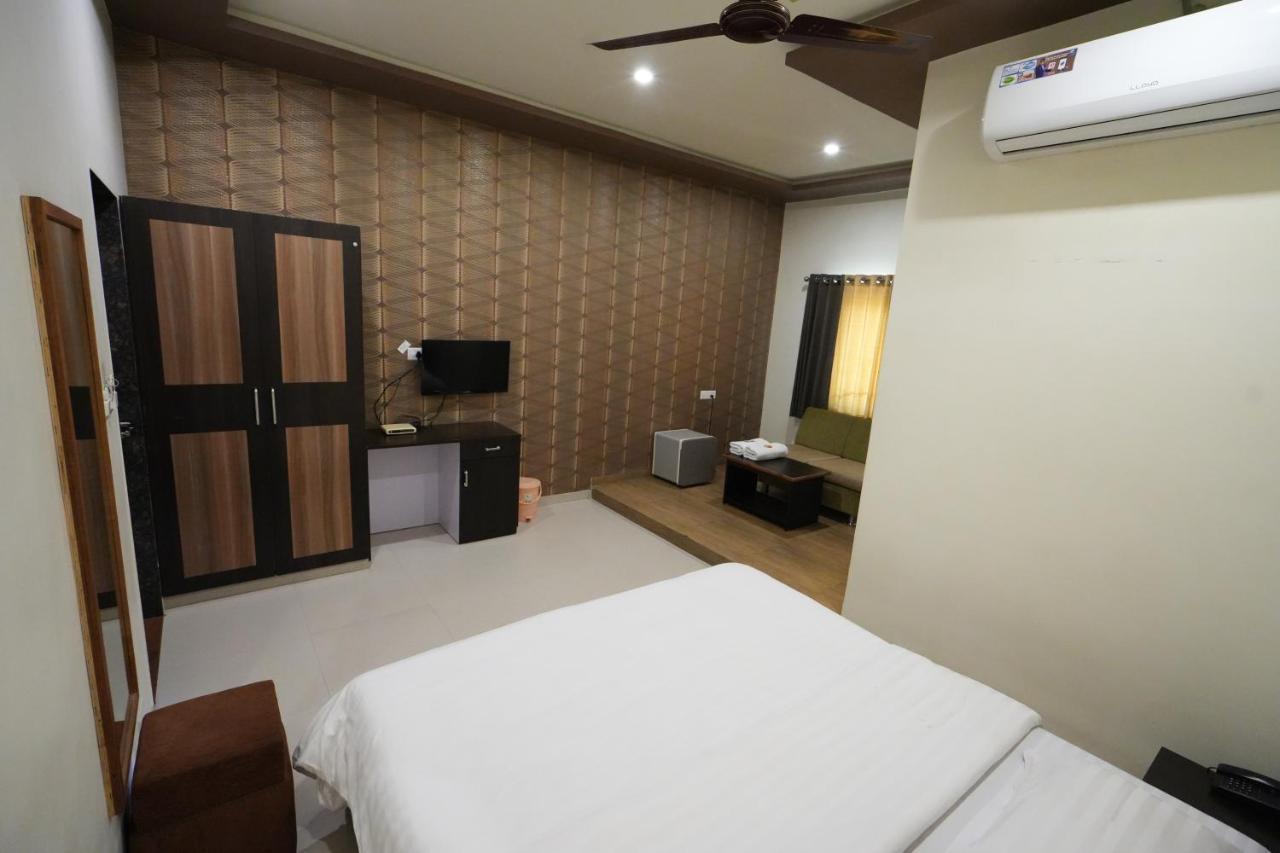 Hotel Ravi Residency Nadiād エクステリア 写真