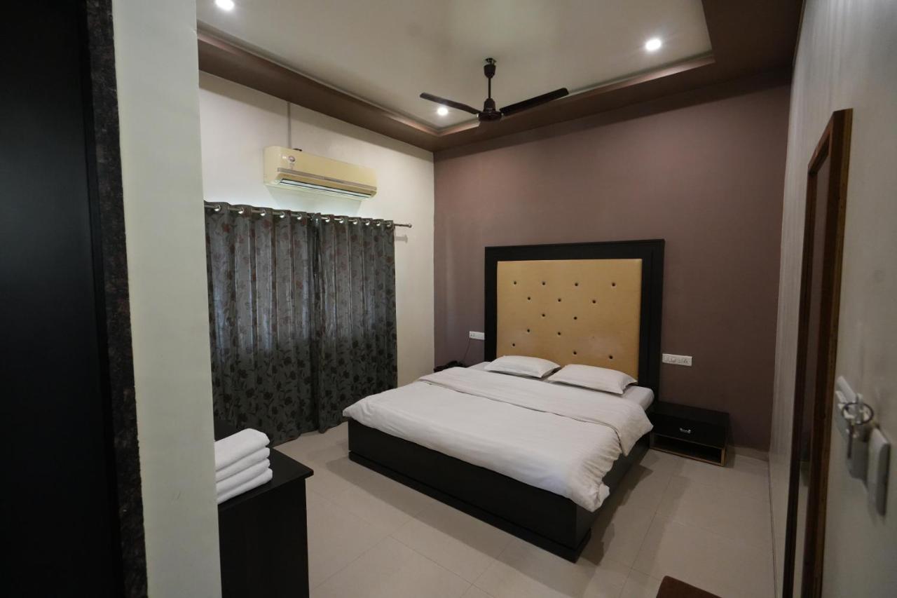 Hotel Ravi Residency Nadiād エクステリア 写真