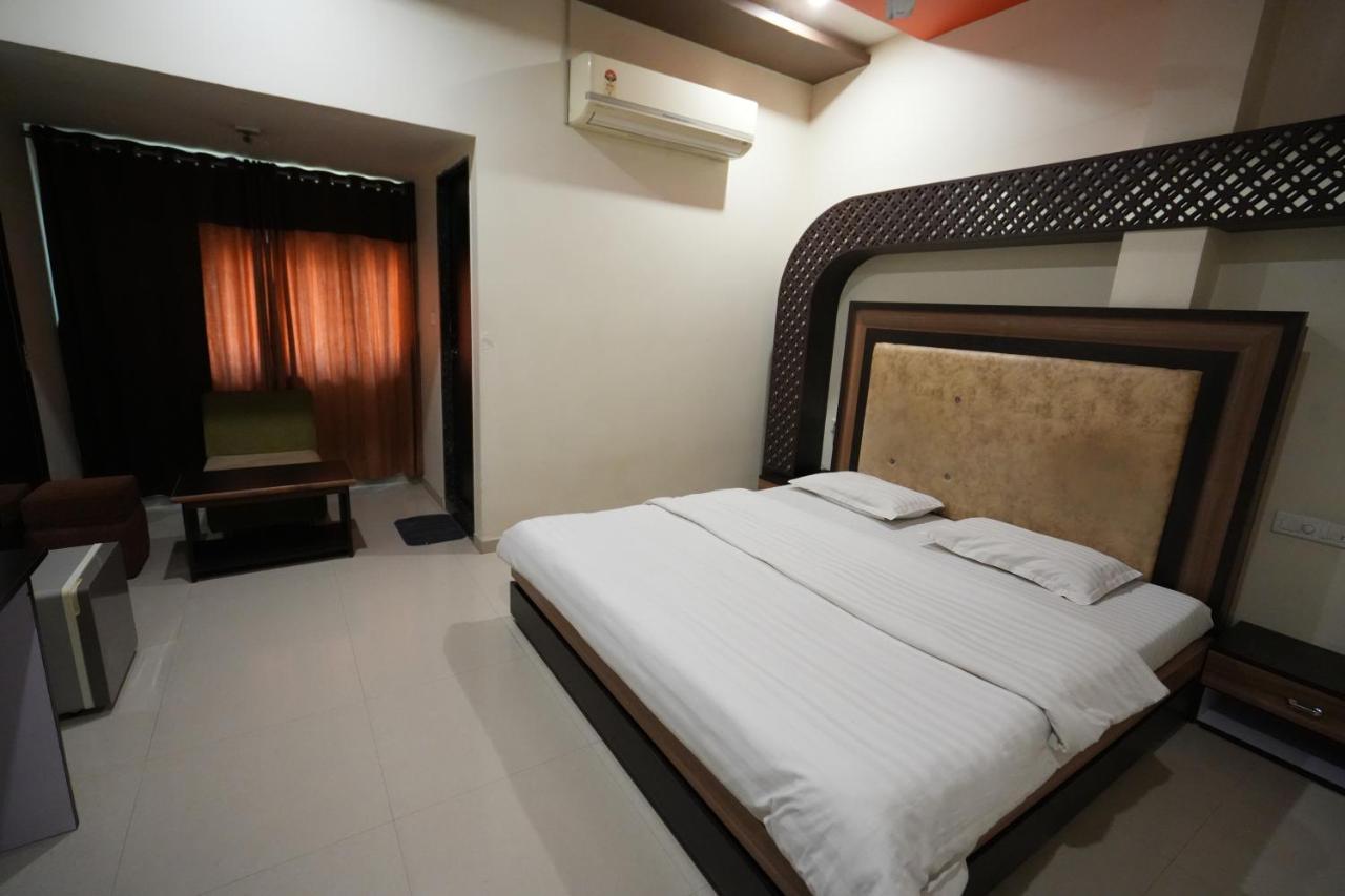 Hotel Ravi Residency Nadiād エクステリア 写真