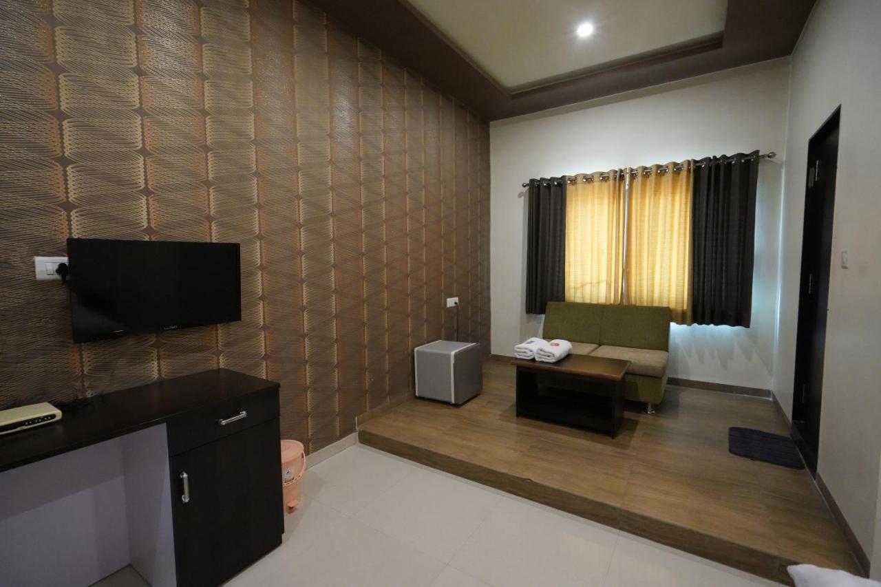 Hotel Ravi Residency Nadiād エクステリア 写真