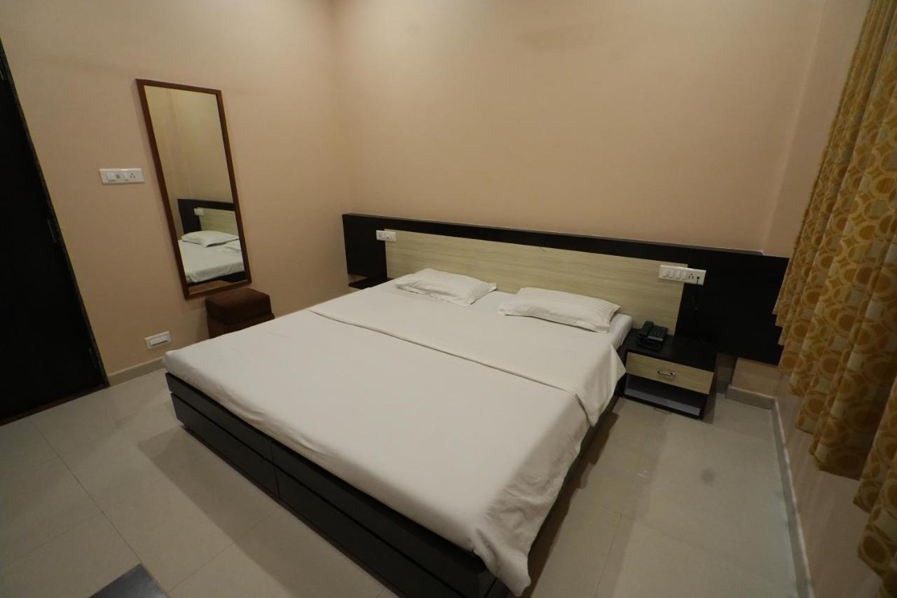 Hotel Ravi Residency Nadiād エクステリア 写真