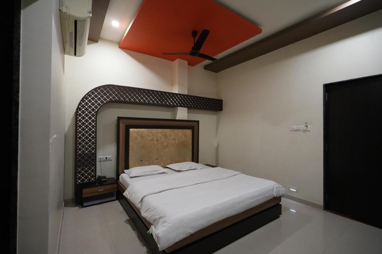 Hotel Ravi Residency Nadiād エクステリア 写真