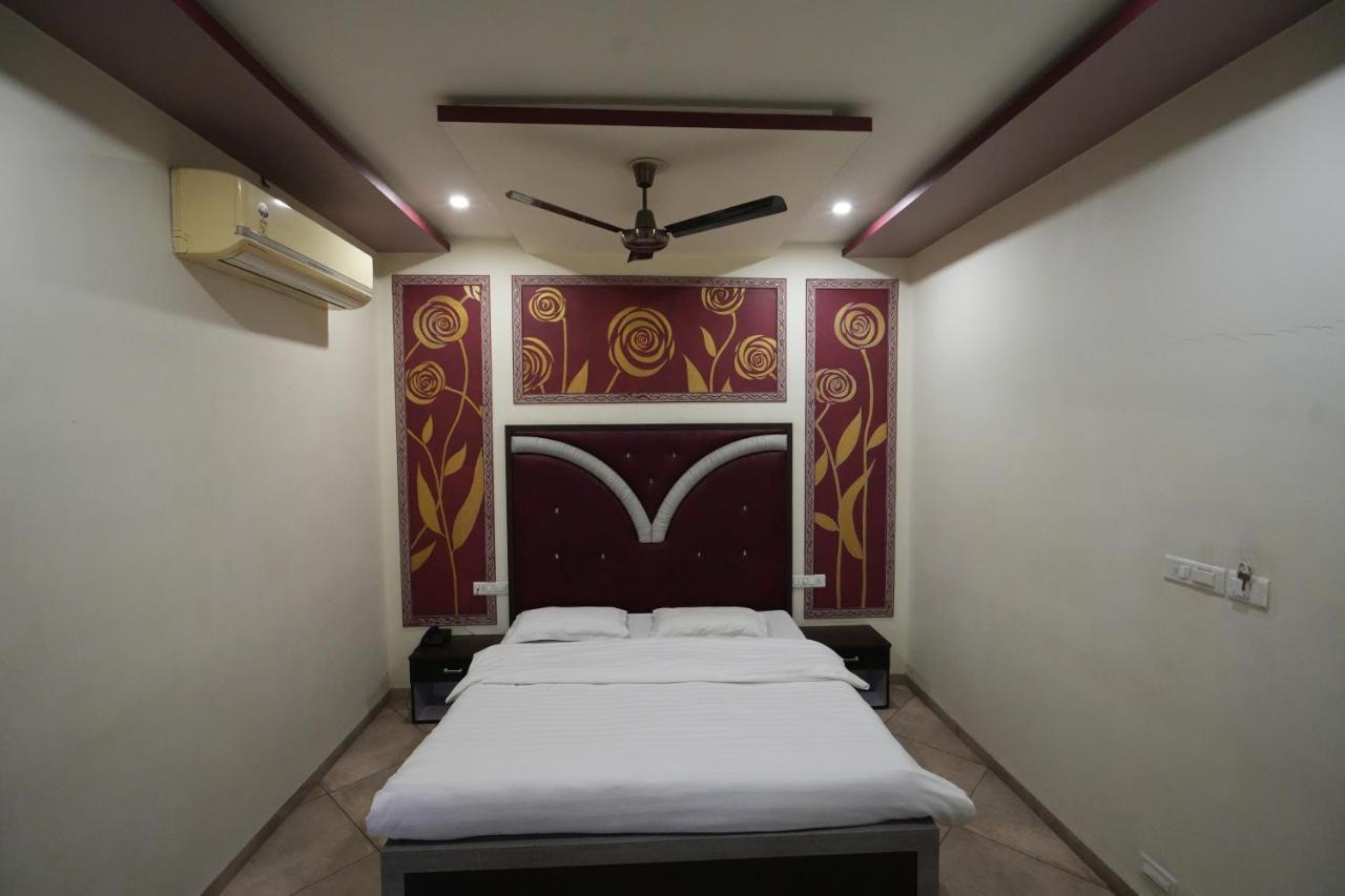 Hotel Ravi Residency Nadiād エクステリア 写真
