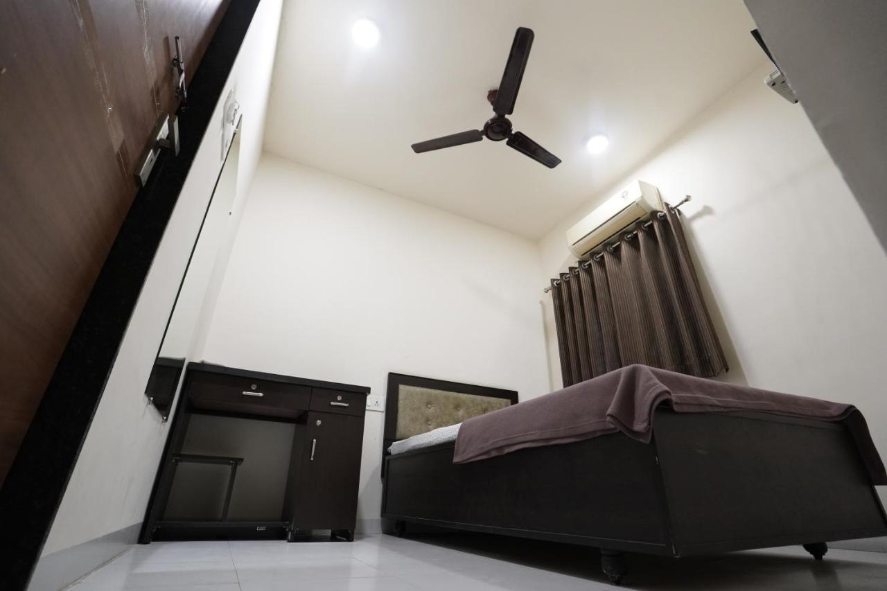 Hotel Ravi Residency Nadiād エクステリア 写真
