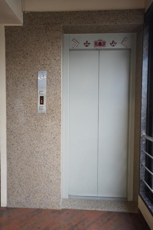 Hotel Ravi Residency Nadiād エクステリア 写真