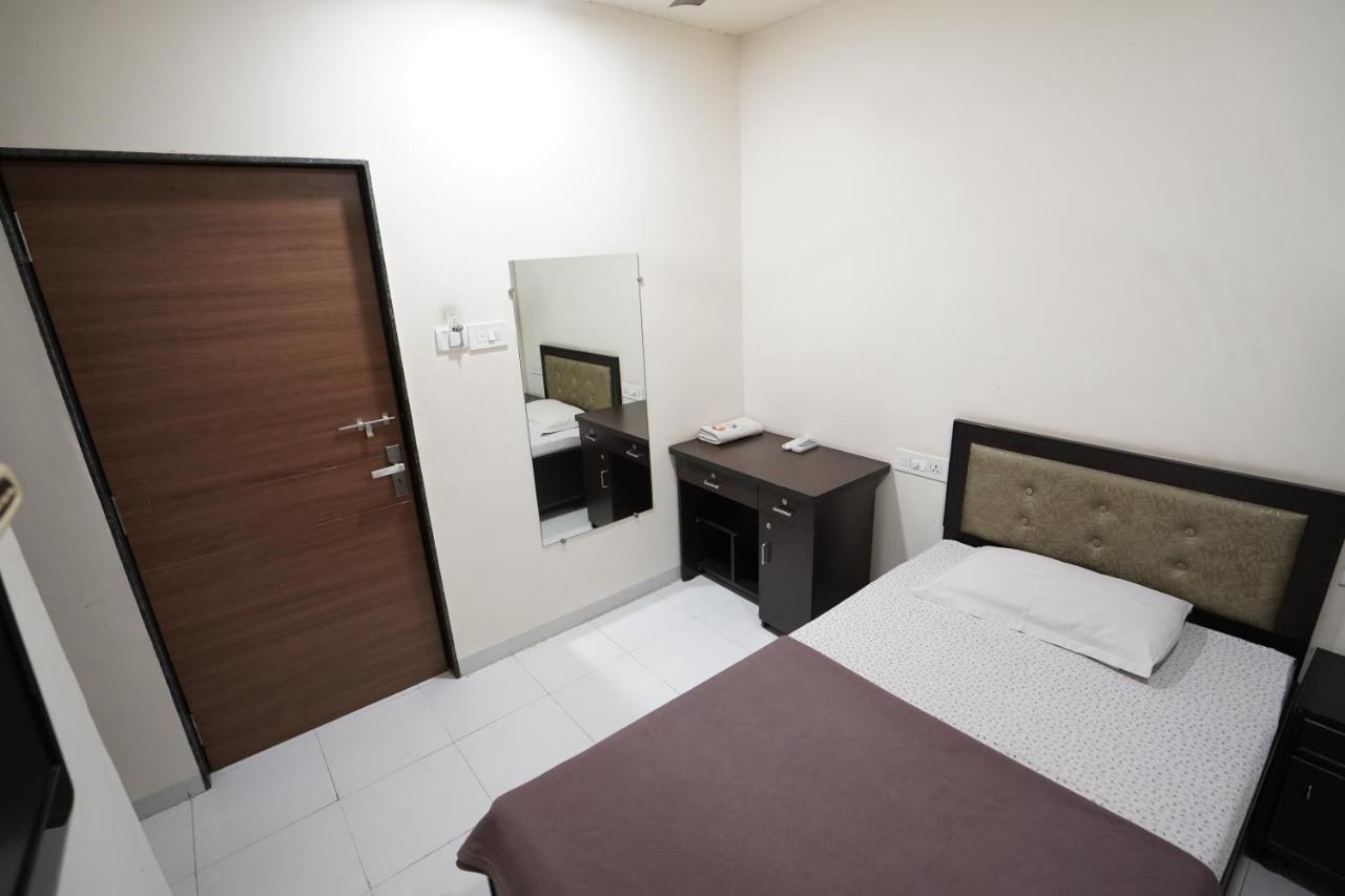 Hotel Ravi Residency Nadiād エクステリア 写真