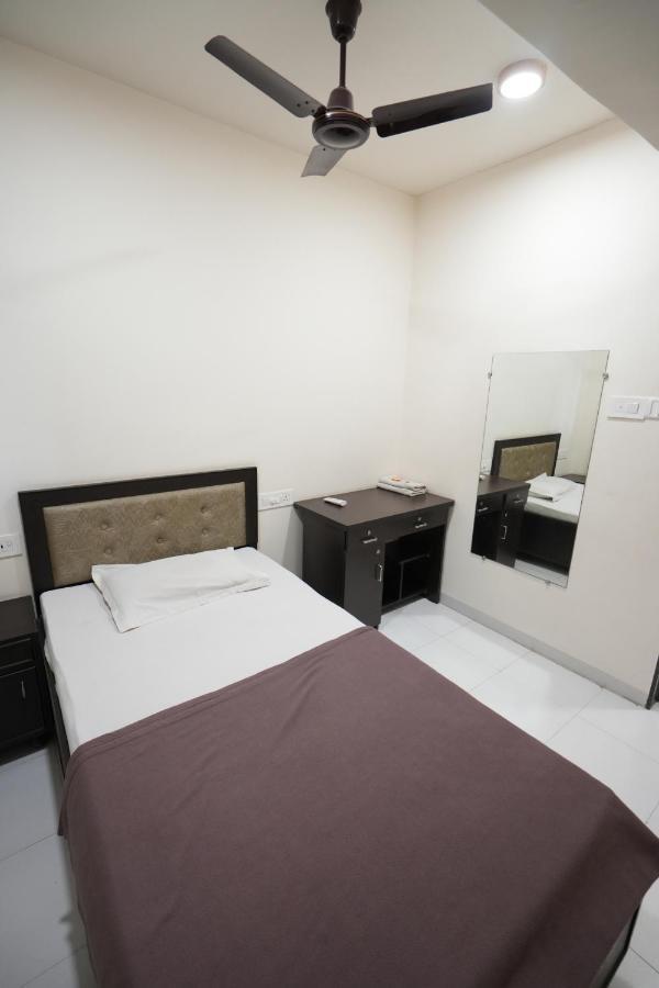 Hotel Ravi Residency Nadiād エクステリア 写真