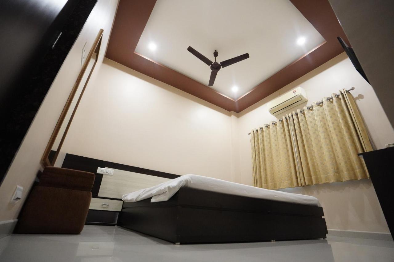 Hotel Ravi Residency Nadiād エクステリア 写真